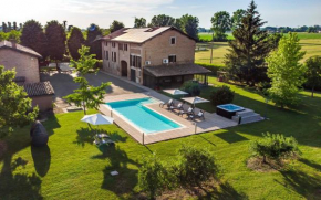 Гостиница Casa delle Noci country house, pool & SPA  Модена